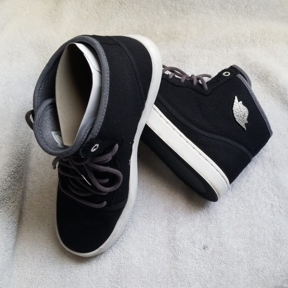 Air Jordan shoes  size 5 boys